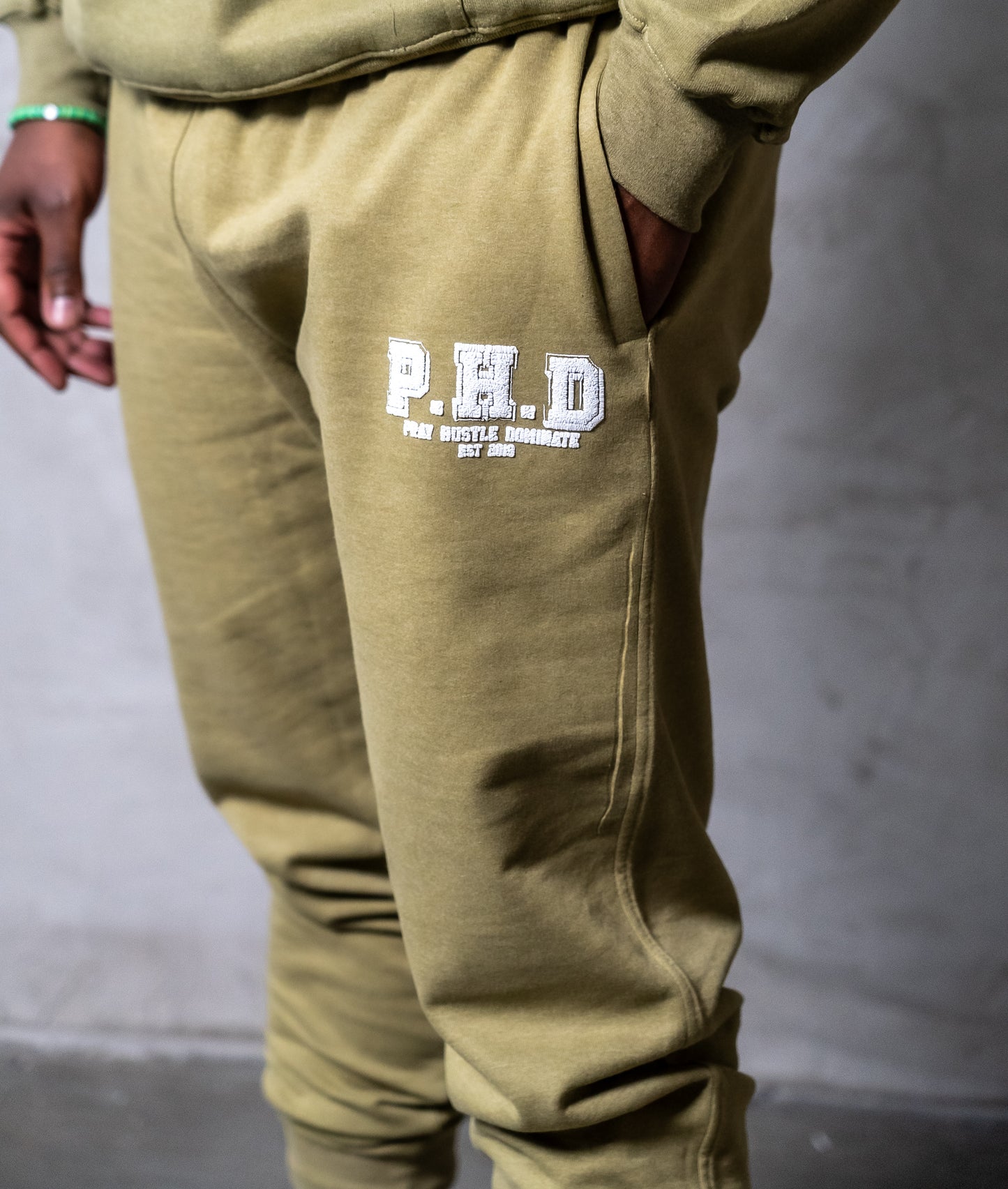 VARSITY SWEATS
