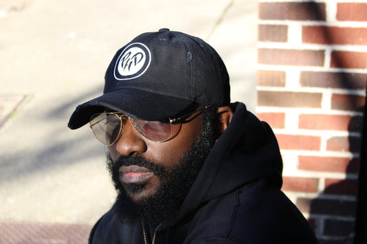 BLACK & WHITE DISTRESSED DAD HAT
